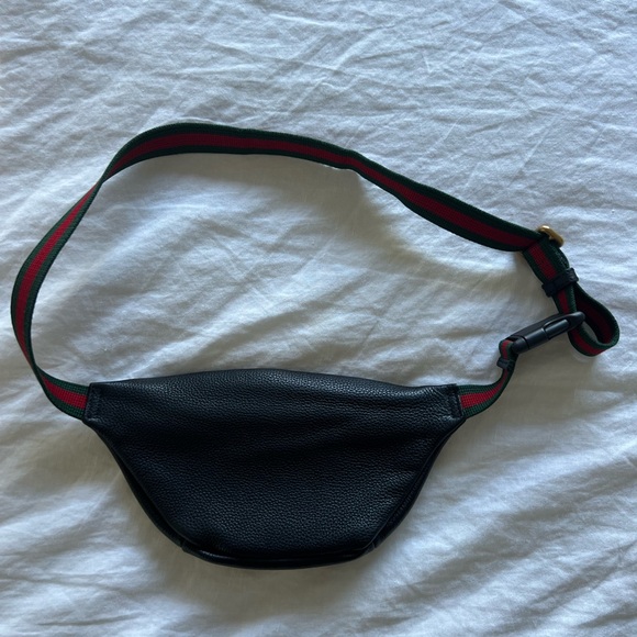 Gucci Fanny pack - black with Gucci logo adjustable - purchased in Italy - Picture 5 of 7